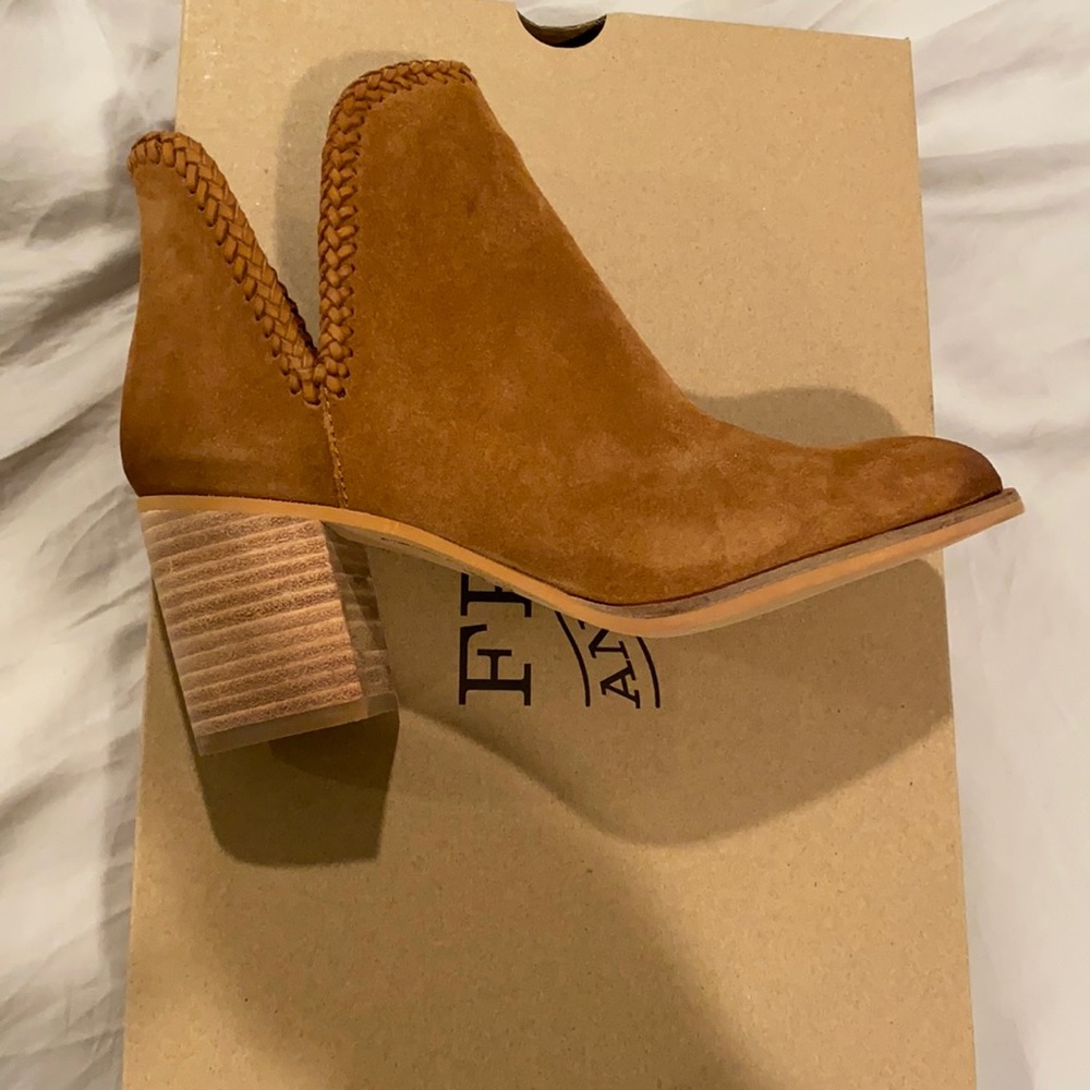 NIB Frye phoebe braid bootie sz 5.5